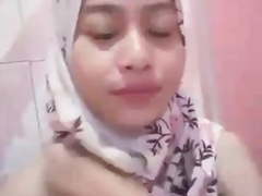 Melly Masturbate in Shower - Indonesian Muslim Girl (Flower)